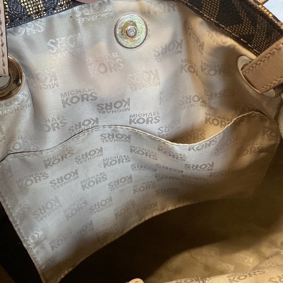 Michael Kors XL Tote 13” tall 14” wide 9” drop 4” wide on side Preowned EPC - Picture 12 of 13